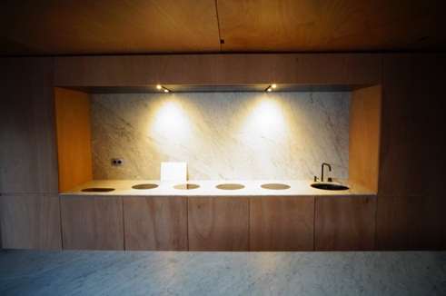 LAN Architecture menuiserie cuisine marbre bois plan de travail ilôt central